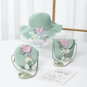 Dreiteiliges minzgrünes Stroh-Set mit Sonnenhut und Umhängetaschen mit Blumenstickerei
