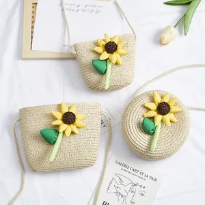 Handgemaakte zomerse strooien schoudertas voor meisjes met decoratieve zonnebloemen