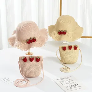 Chapeau de Paille Été pour Enfants Filles Large Bord Chapeau de Soleil Avec Décor de Fraise Style Pastoral Casquette de Plage Tissée Et Sac Assorti