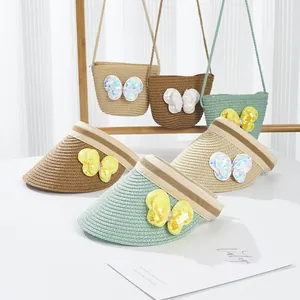 Détail de l'ensemble chapeau de paille et sac bandoulière pour enfants avec paillettes