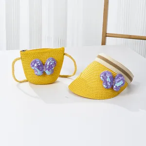 Visière de soleil en paille jaune et mini sac assorti avec des nœuds à paillettes mauves