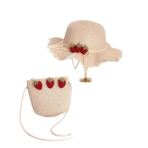 Ensemble chapeau de paille et sac bandoulière pour filles avec décorations fraises