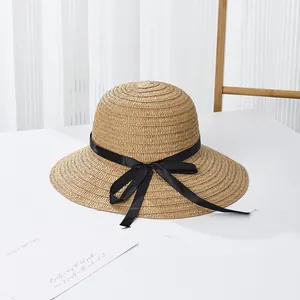 Cappello da sole da donna in paglia a tesa larga con fiocco in seta nera decorativo