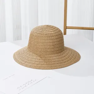 Cappello di paglia da donna con fiocco nero e tesa larga per i viaggi estivi all'aperto