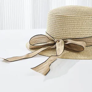 Chapeau de paille en lin à dessus plat avec ruban et nœud pour femme style sobre