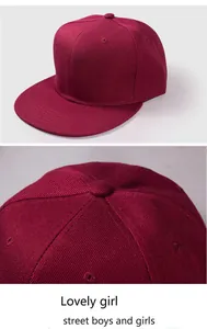 Vue détaillée de la casquette snapback bordeaux montrant la structure à 6 panneaux