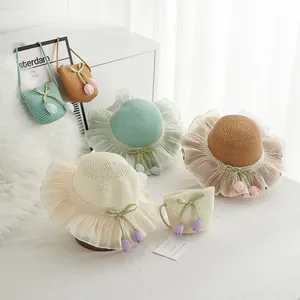 Strohhut und passende Tasche für Mädchen mit Tüllkrempe und Tulpen-Schleifen-Dekoration