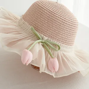 Strohhut für Mädchen mit breiter Organza-Krempe und schöner Tulpen-Anhänger Schleife