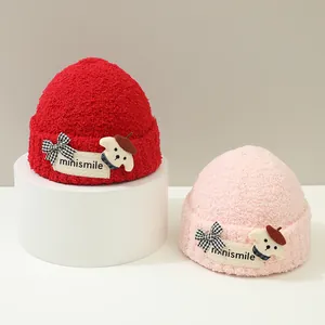 Simpatici cappelli di peluche per bambine con toppe a lettere e fiocchi chic