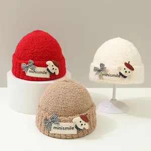 Cappelli di peluche a forma di fungo in rosso, bianco e kaki con ricamo minismile