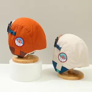 Kinder-Pilotenmützen mit Fleecefutter und Schutzbrille in Orange und Beige für den Winter