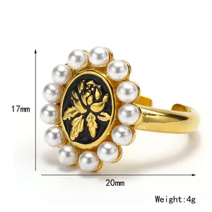 Detailed view of vintage pearl ring with gold rose motif and 17x20mm dimension markings