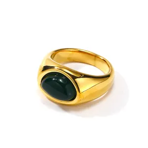 Schicker 18k vergoldeter Edelstahlring mit einem großen ovalen dunkelgrünen Edelstein
