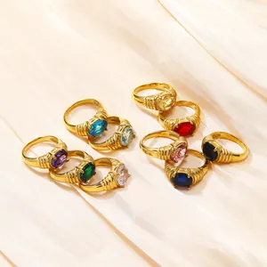 Anello in Acciaio al Titanio con Zirconia Ovale Vintage per Donna Moda Placcato Oro Texture Avvolta Geometrico Gioielli da Festa Regalo
