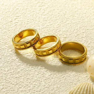 Mode Vrouwen Roestvrij Staal Gefacetteerd Geometrisch Vierkant Patroon Ring Premium Goud Verguld Wijsvinger Sieraden Ring