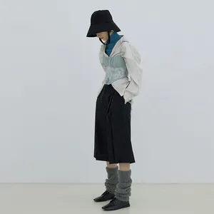 Minimalistische Beinstulpen aus Wollmischung im grauen Strick-Stil für den JK-Subkultur-Look