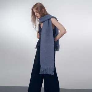 Sciarpa a maglia intrecciata a mano blu-grigio con frange per donna moda inverno