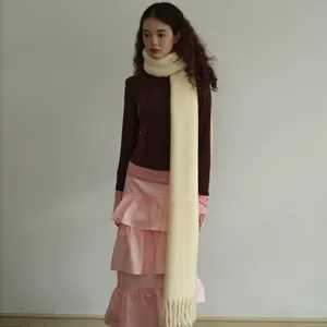 Langer cremefarbener Strickschal aus Wolle für Damen im Winter-Mode-Stil