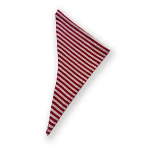 Écharpe triangle en laine mélangée à rayures rouges et blanches avec texture tricotée