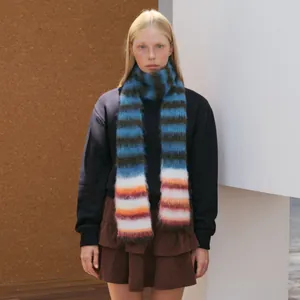 Zachte gestreepte gebreide mohair sjaal voor dames met blauwe en bruine patchwork details