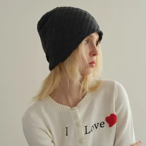 Dunkelgraue Strickmütze mit Rautenmuster, minimalistische Winterkopfbedeckung für Damen
