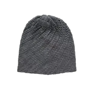 Minimalistische dunkelgraue Strickmütze mit Rippenmuster und Textur für den Winter