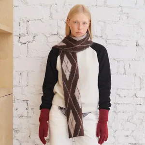 Strickschal mit Rautenmuster aus Wollmischung in Braun und Beige für den Winter