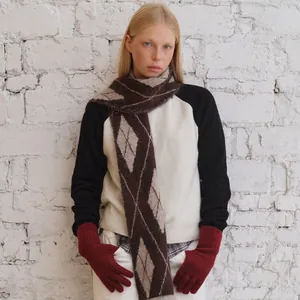 Wollmischung Argyle Strickschal in Braun und Beige mit weich angerauter Textur für den Winter