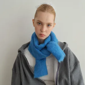Klassieke koningsblauwe alpaca wollen sjaal met pluizige gebreide textuur voor de winter