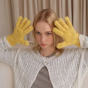 Dicke gelbe Strickhandschuhe aus Wollmischung für Damen mit Touchscreen-Funktion für den Winter