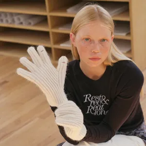 Beigefarbene Grobstrickhandschuhe für Damen aus Wollmischung mit Touchscreen-Funktion