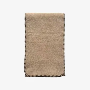 Minimalistische wollen sjaal in camel met zwart contrasterend festonsteek detail
