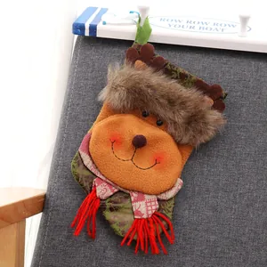 Orangefarbener Weihnachtsstrumpf mit Rentier-Motiv und Pelzbesatz für Christbaumdekor