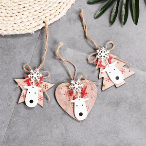 Lot de trois ornements de Noël nordiques en bois avec tête de cerf et flocons de neige