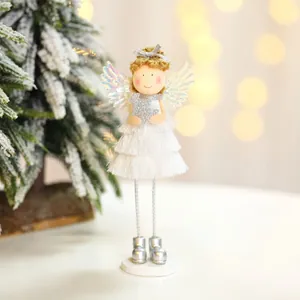 Figurine d'ange de Noël artisanale avec robe à franges blanches et étoile scintillante