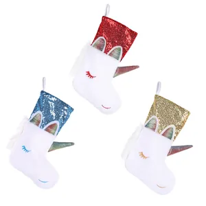 Lot de trois chaussettes de Noël licorne en peluche avec paillettes et boucles de suspension
