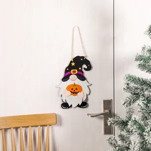 Handgefertigte Halloween-Zwerg-Holzdekoration zum Aufhängen mit Kürbis und Juteseil