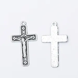 Ciondolo a croce crocifisso vintage in lega di zinco argento per creazione di gioielli DIY