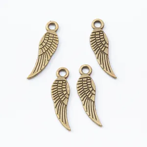 Set mit vier Vintage-Flügelanhängern aus Zinklegierung in Antik-Bronze für Schmuckdesign