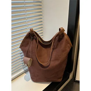 Sac Cabas Rétro en Suédine Grande Capacité Sac Seau Minimaliste Femme Tendance Urbaine Polyvalent Sac à Épaule de Travail