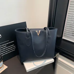 Damen Tragetasche Mit Großer Kapazität Kieselmaserung Golden V Metal Decor Pendler Schultertasche Kunstleder Handtasche