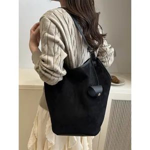 Sac seau vintage en daim noir avec pendentif, sac à épaule minimaliste pour femme