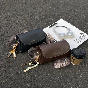 Γυναικεία Τσάντα Ώμου Μαξιλάρι από Δέρμα PU Τάση Μόδας Φαρδύ Λουράκι Τσάντα Χιαστί Με Μενταγιόν Φούντα Πτερύγιο Καθημερινή Τσάντα