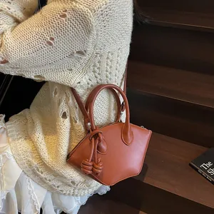 Sac à main bandoulière marron grande capacité en forme de coquille au design élégant