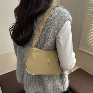 Sac sous le bras rétro kaki pour femmes avec bandoulière plissée et détail nœud argenté