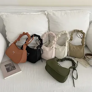 Sacs vintage en forme de lune en six couleurs avec poignée à effet froncé design