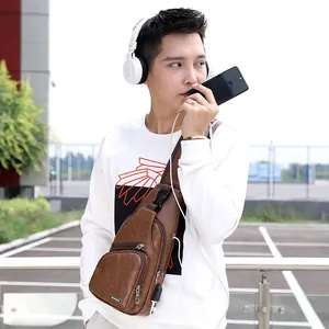 Sac de poitrine en cuir PU marron pour hommes avec port USB et poches zippées