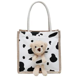 Kleine canvas tas met koeprint patroon en decoratieve 3D pluche beer voor dames
