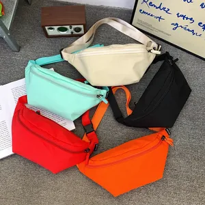 Minimalistische Sommer Gürteltaschen in fünf Farben mit verstellbaren Trägern und Reißverschluss