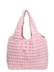 Schicke rosa Tote-Bag mit Blasen-Textur, stilvollem Rüschendesign und viel Stauraum